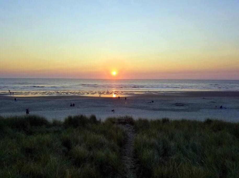 Tiki Escape W/ Amazing Mountain And Marsh Backdrop Villa Rockaway Beach Exterior photo