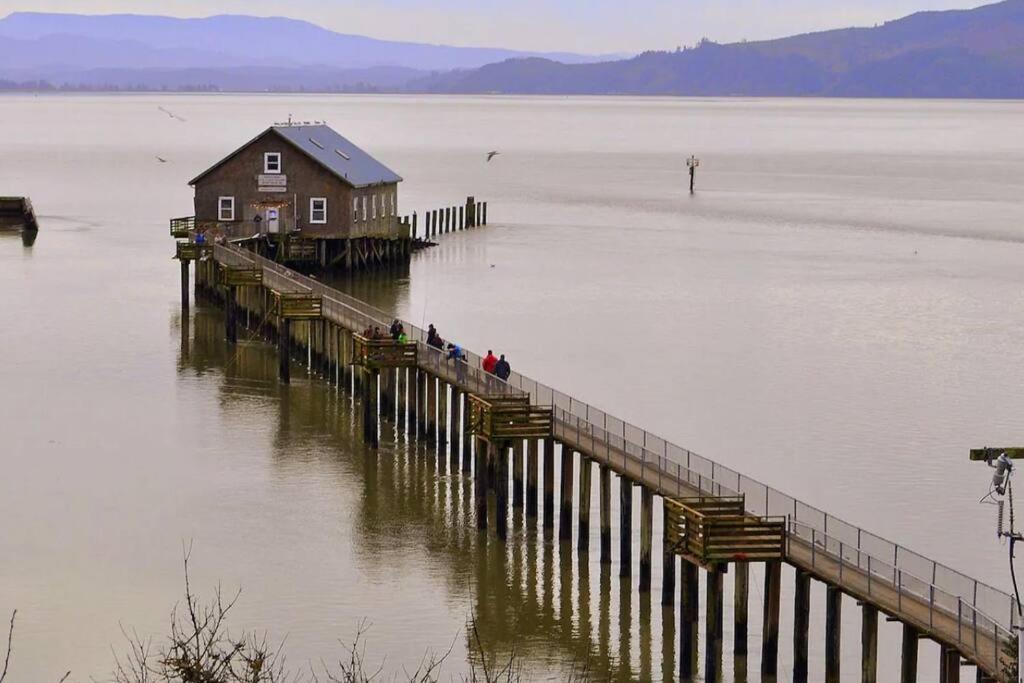 Tiki Escape W/ Amazing Mountain And Marsh Backdrop Villa Rockaway Beach Exterior photo