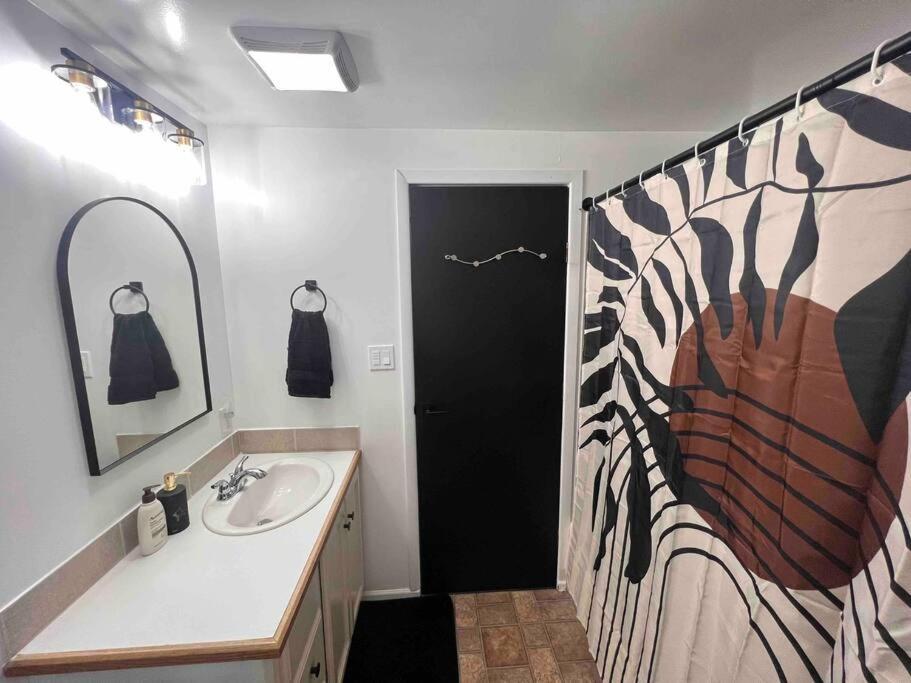 Tiki Escape W/ Amazing Mountain And Marsh Backdrop Villa Rockaway Beach Exterior photo