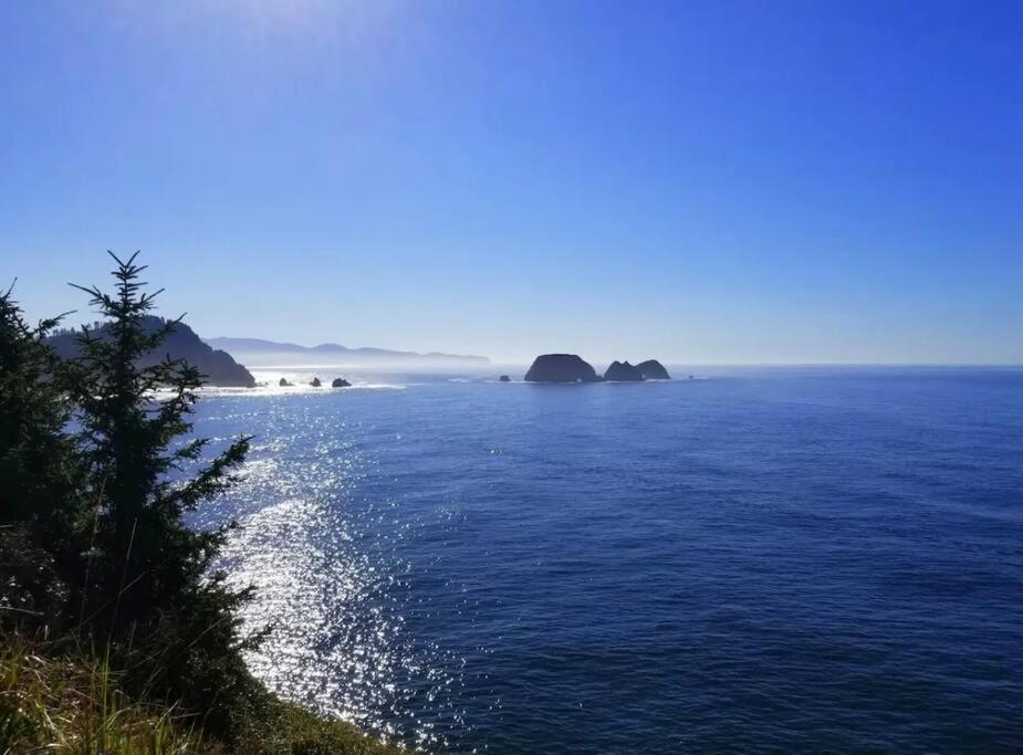 Tiki Escape W/ Amazing Mountain And Marsh Backdrop Villa Rockaway Beach Exterior photo