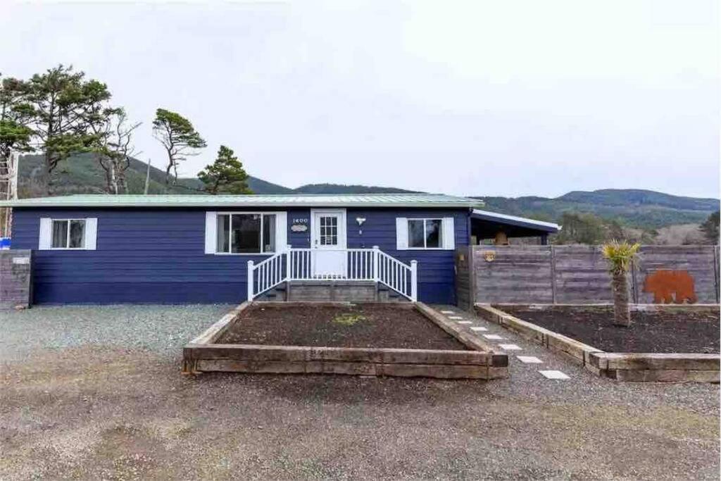 Tiki Escape W/ Amazing Mountain And Marsh Backdrop Villa Rockaway Beach Exterior photo